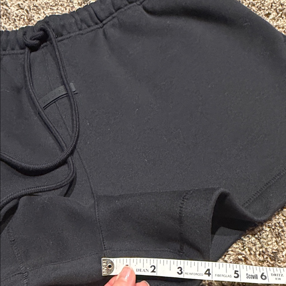 Fear of God ESSENTIALS Jet Black Fleece Running Shorts - new with tags - Picture 9 of 11